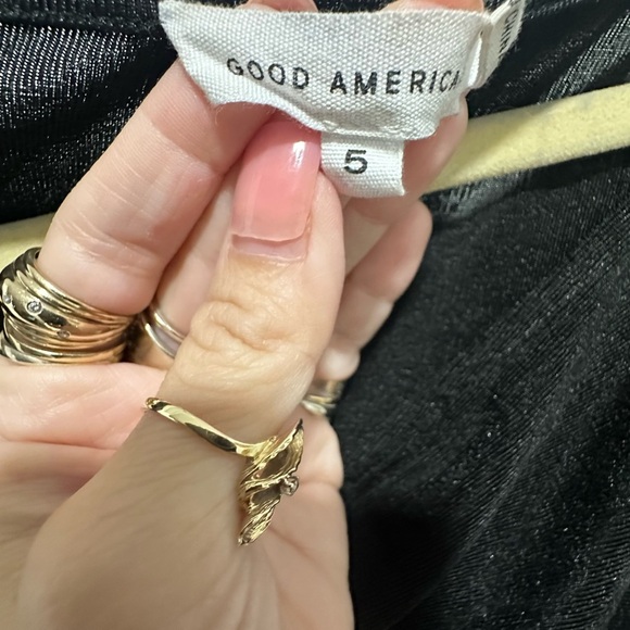 Good American Black Asymmetrical Ruched Blouse size 5 2XL - Picture 3 of 4